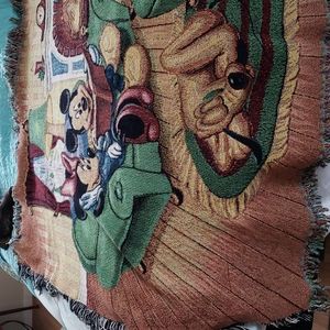 Walt Disney World Mickey's Holiday Gathering Woven Knit Throw 60X50